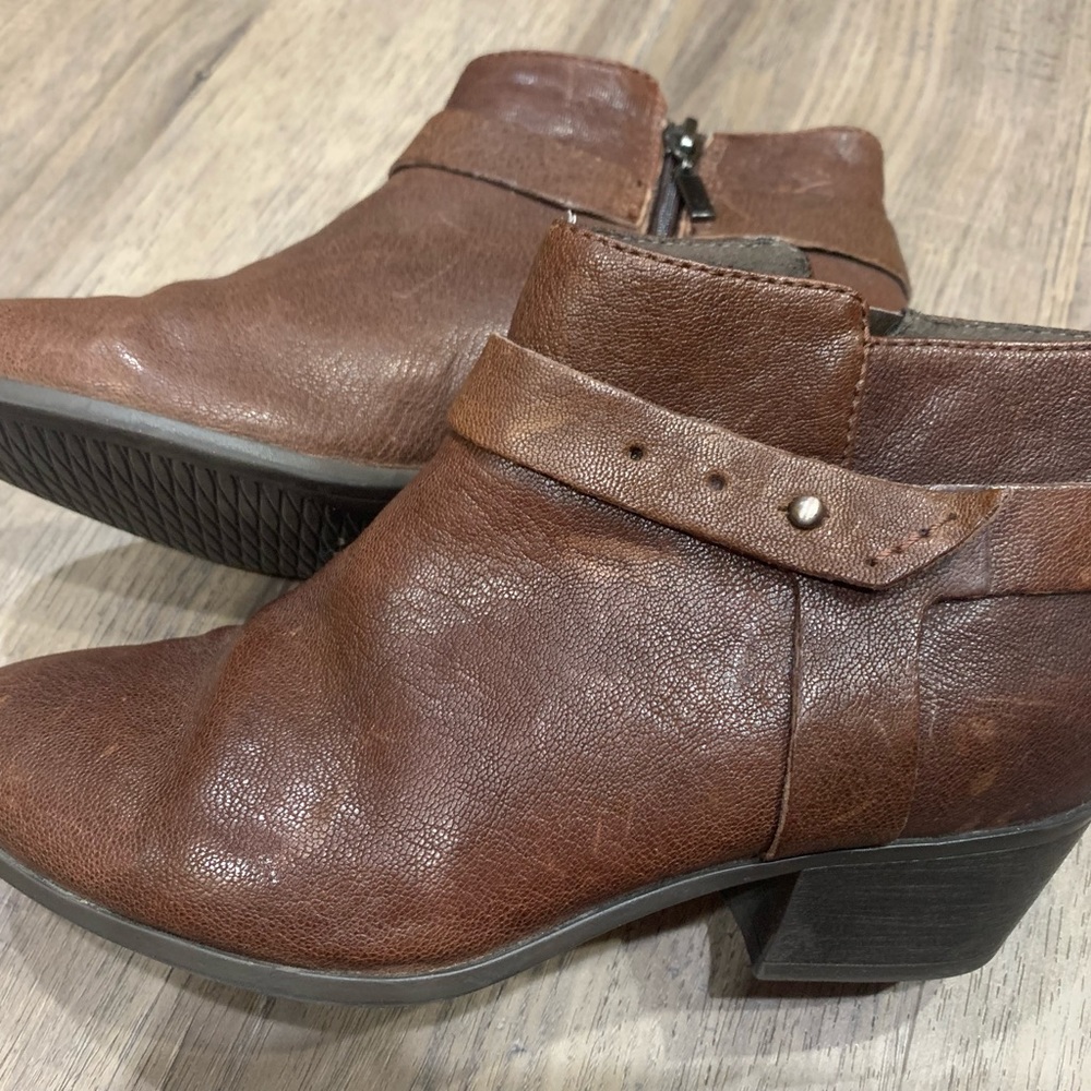 Clarks brown booties